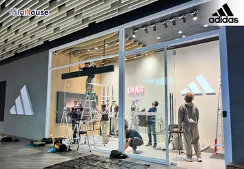 ผลงานติดตั้ง Adidas Shop ปิดทึบเมื่อปิดร้าน เปิดโปร่งเมื่อร้านเปิด @ Central World, Bangkok โดย InHouse