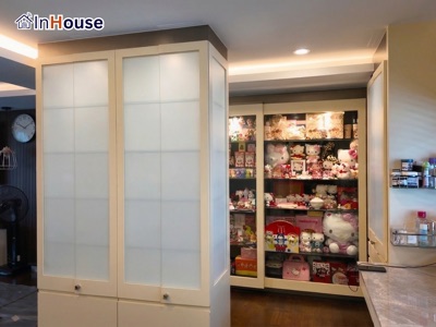 ตู้โชว์กระจก Display Cabinet ติดตั้งฟิล์มไฟฟ้า Smart Film เปิดปิดโชว์ของสะสม