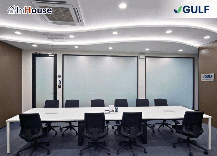 ติดตั้งฟิล์มไฟฟ้า Smart Film แบบเต็มบาน Full Coverage — Gulf Development Meeting Room