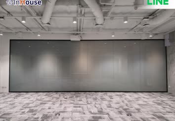 LINE Thailand ติดตั้งฟิล์มไฟฟ้า Smart Film กระจกกั้นห้องประชุม โดย InHouse