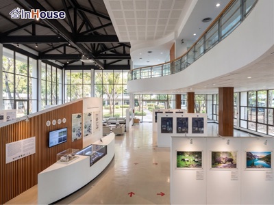 โถงนิทรรศการ Exhibition Hall มหาวิทยาลัย ฟิล์มไฟฟ้า Smart Film · InHouse