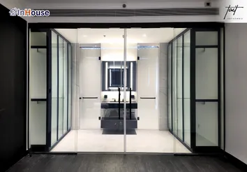 Sexy Bathroom ประตูกระจกเปลือย เลื่อนเปิดซ้ายขวา @ Sathorn, Bangkok โดย InHouse