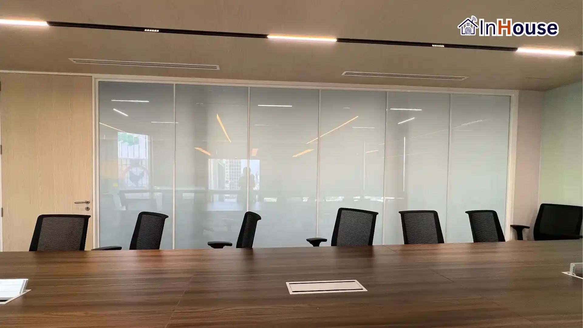 ผลงานติดตั้งฟิล์มไฟฟ้า Appworks – Executive & Collaborative Meeting Room โดย InHouse Technology