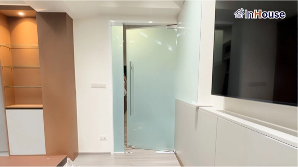 Ensys – Meeting Room Swing Door ติดตั้งฟิล์มไฟฟ้า โดย InHouse Technology