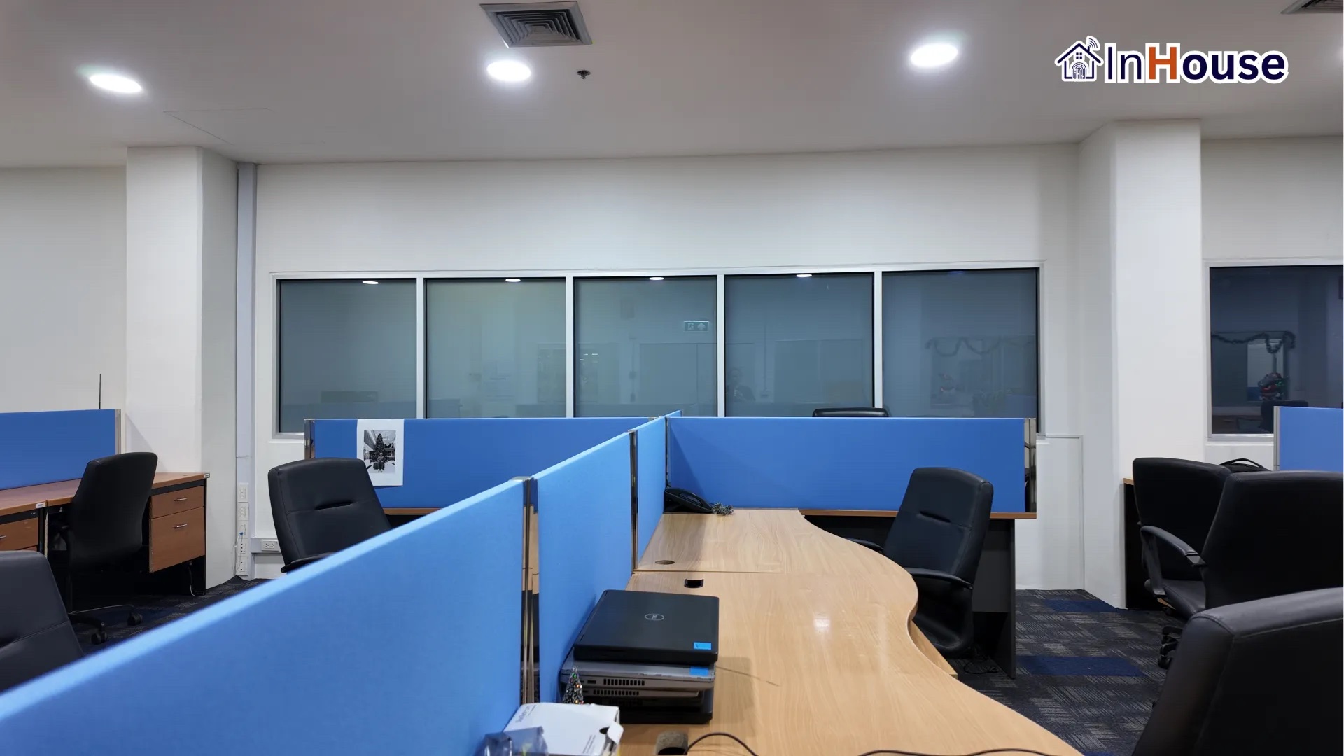 Essilor Optical – เปลี่ยนกระจกหลายบานให้ทึบพร้อมกันในคลิกเดียว
