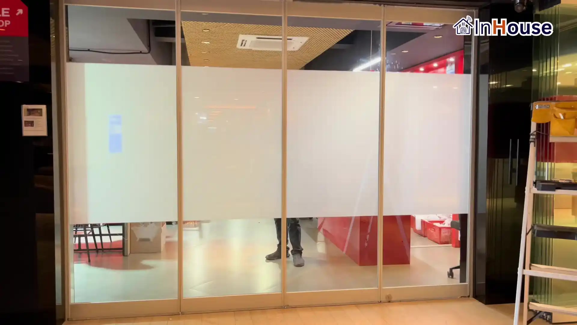 ผลงานติดตั้งฟิล์มไฟฟ้า Hafele x InHouse – Collaborative Showroom โดย InHouse Technology