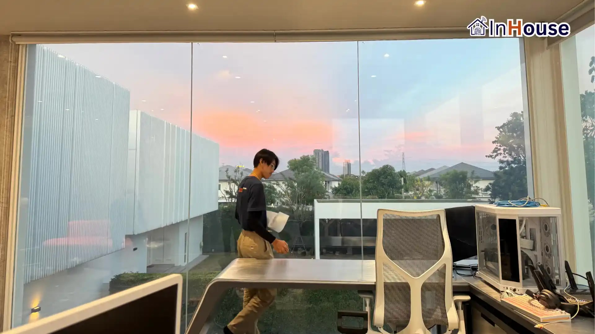 ฟิล์มไฟฟ้าสำหรับ Skylight และ Glass House · ลดร้อนจากหลังคากระจก · Pure Clarity [2026]
