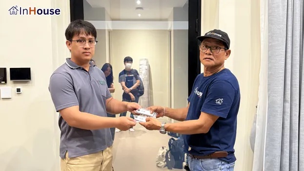 ถนอมเฟอร์นิเจอร์ให้ดูใหม่เสมอ ฟิล์มไฟฟ้า ป้องกันรังสี IR และ UV ทำร้ายอุปกรณ์ตกแต่ง — คุณฝน (Noble Aqua) – ปกป้องเฟอร์นิเจอร์และเพิ่มความส่วนตัว