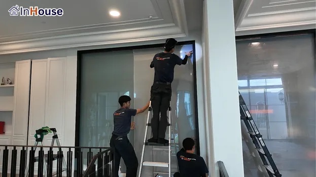 ปิดทึบทันที ปกป้องความเป็นส่วนตัว ฟิล์มไฟฟ้า ซ่อนของสะสมมูลค่าสูงจากคนภายนอก — คุณนุช (NANTAWAN) – ห้องเก็บคอลเลกชันหรูซ่อนของมีค่าในคลิกเดียว