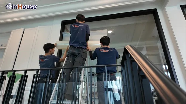 ติดตั้งฟิล์มไฟฟ้า อัปเกรดห้องเก็บของมีค่า ฟิล์มไฟฟ้า ปรับโฉมกระจกห้องเก็บของให้ปลอดภัย — คุณนุช (NANTAWAN) – ห้องเก็บคอลเลกชันหรูซ่อนของมีค่าในคลิกเดียว