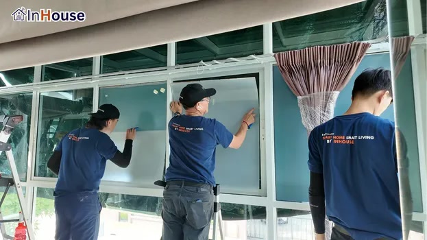 ห้อง Glass House ร้อนจัดจากแสงแดด ฟิล์มไฟฟ้า พื้นที่พักผ่อนใช้ไม่ได้ช่วงกลางวัน — คุณพอร์ช – บ้านหรู Modern Luxury (Multi-Zone)