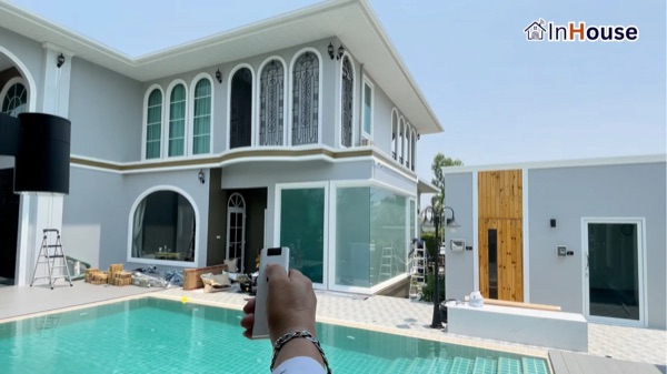 คุณรชานนท์ – Private Home Gym & Poolside Smart Glass ติดตั้งฟิล์มไฟฟ้า โดย InHouse Technology