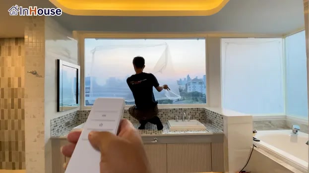 Smart Control ฟิล์มไฟฟ้า ทดสอบระบบสลับโหมดใสผ่านรีโมท — คุณรอย – Ultra-Luxury Condo Sexy Bathroom