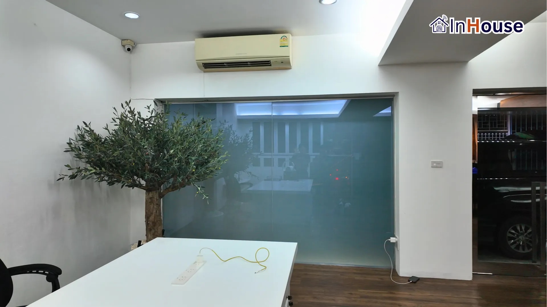 Vas Innovative – ฟิล์มไฟฟ้าห้องทำงานปรับบรรยากาศโปร่งและทึบดั่งใจ ติดตั้งฟิล์มไฟฟ้า โดย InHouse Technology