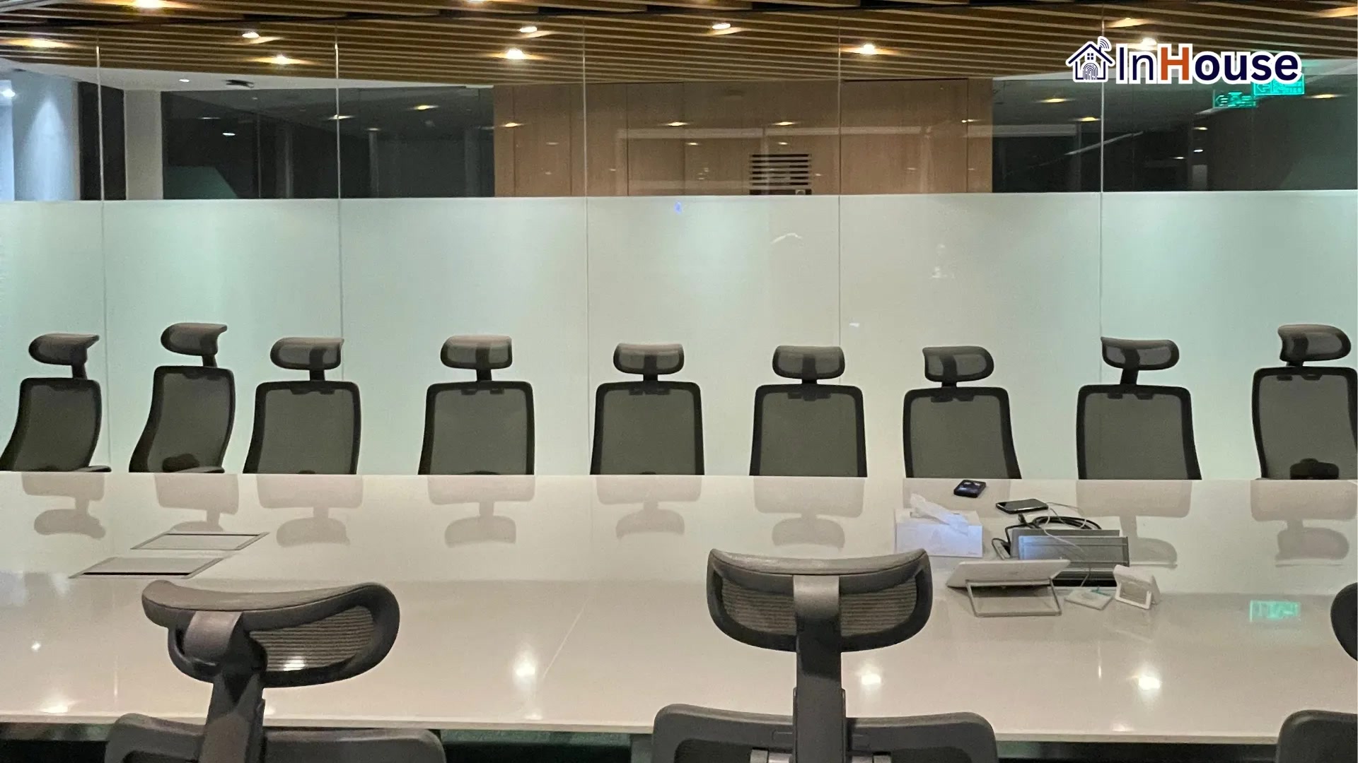 ผลงานติดตั้งฟิล์มไฟฟ้า ปาร์ค สีลม – Smart Executive Meeting Room Glass โดย InHouse Technology