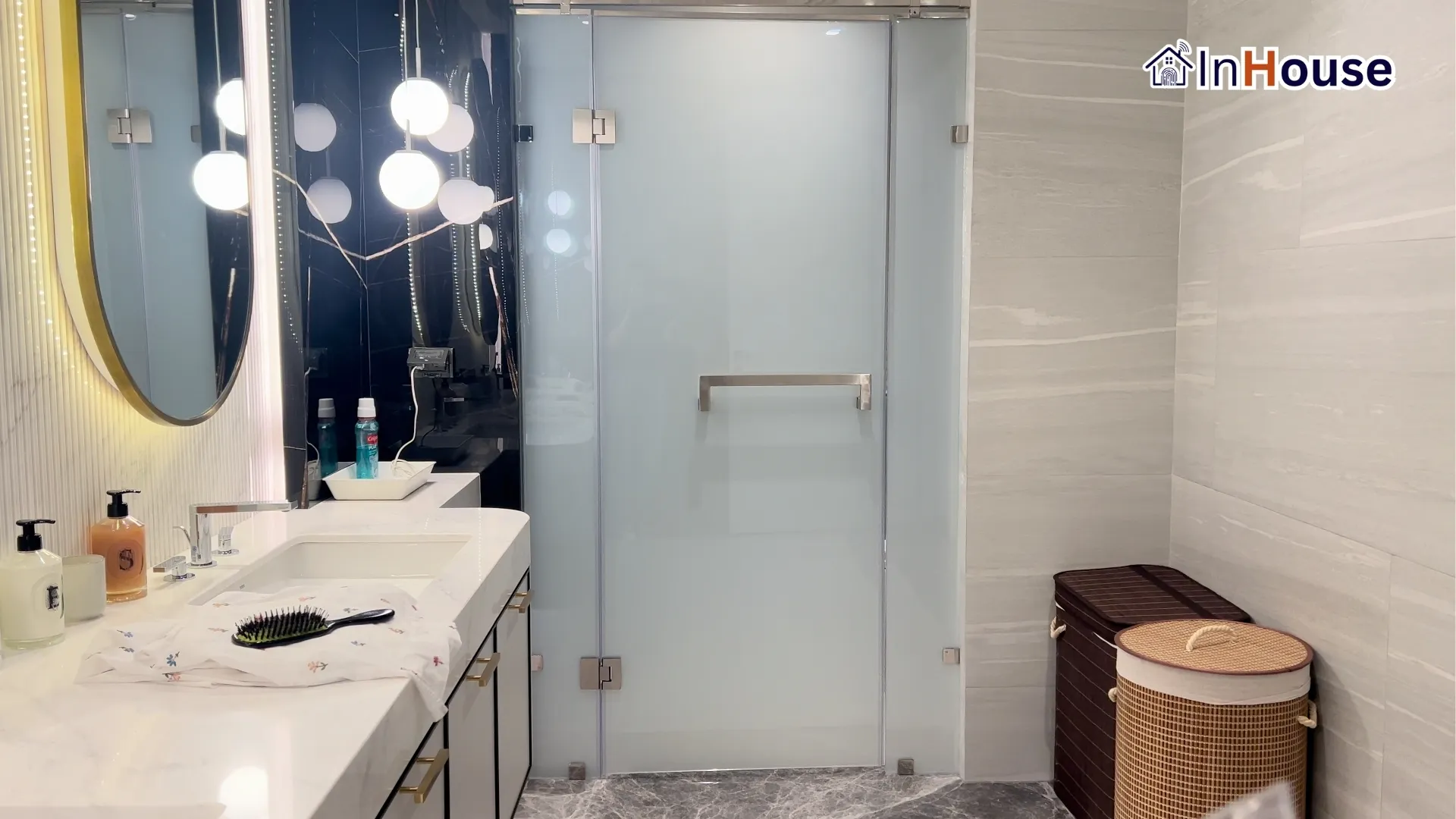 Q House Avenue – Private Residence Smart Glass Bathroom