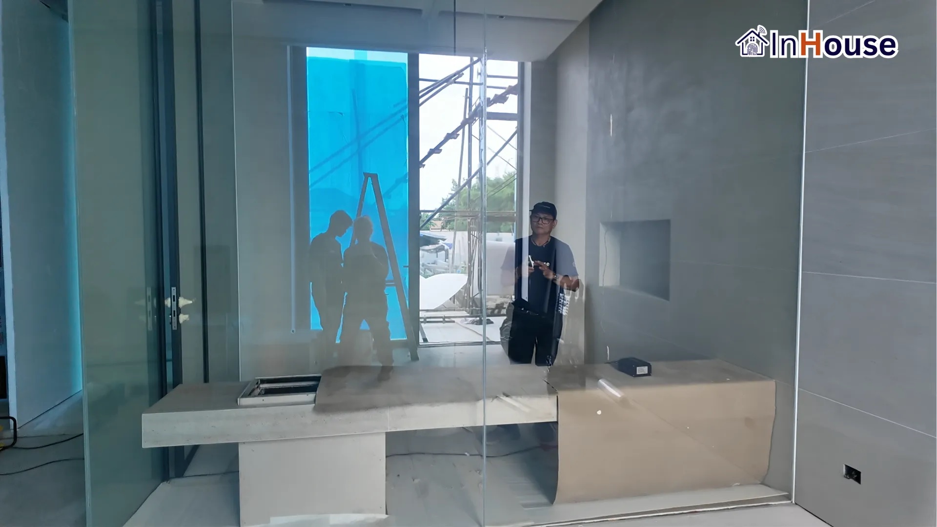Sexy Bathroom – กระจกฝ้าไฟฟ้าระบบดิมเมอร์คุมความละมุนได้ดั่งใจ ติดตั้งกระจกฝ้าไฟฟ้า โดย InHouse Technology
