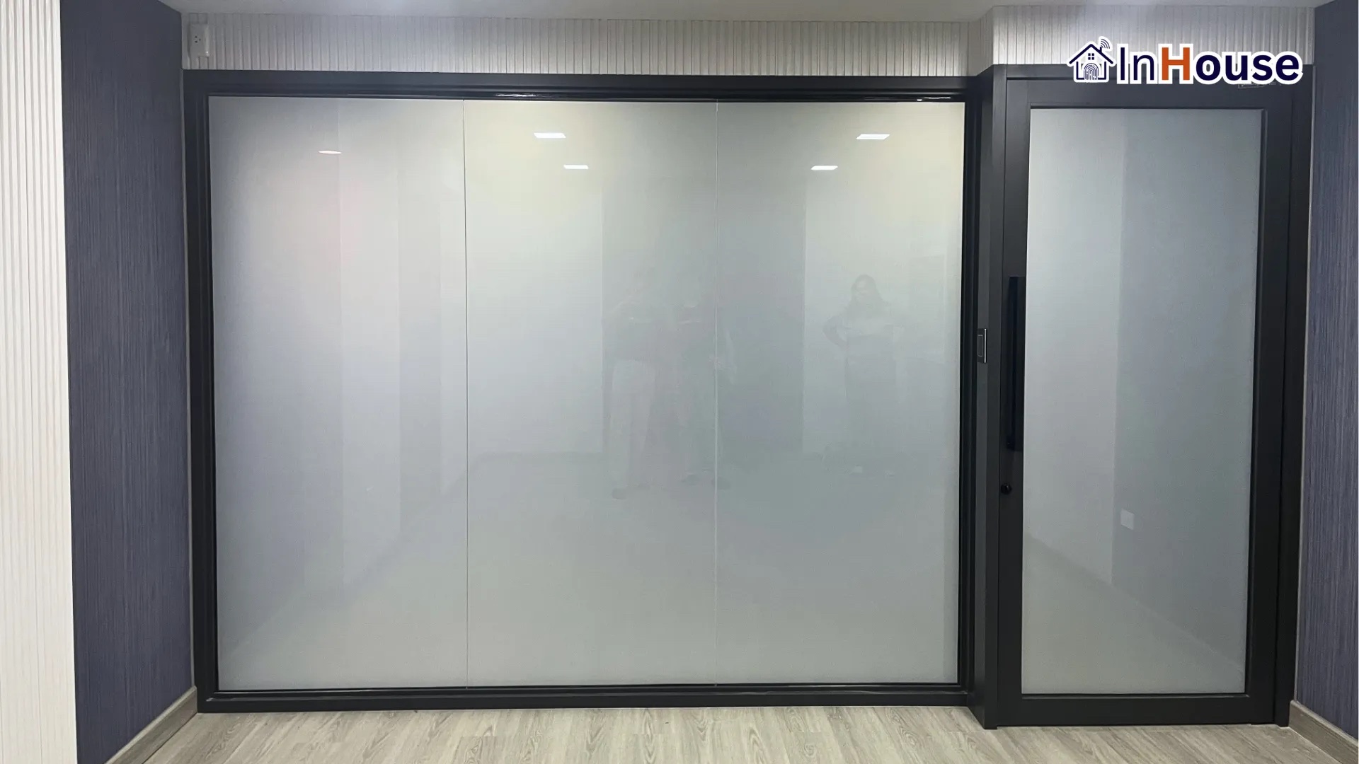 Siam Microsoft Tech – ฟิล์มไฟฟ้าห้องประชุมกันฝุ่นได้ เป็นส่วนตัวทันใจ