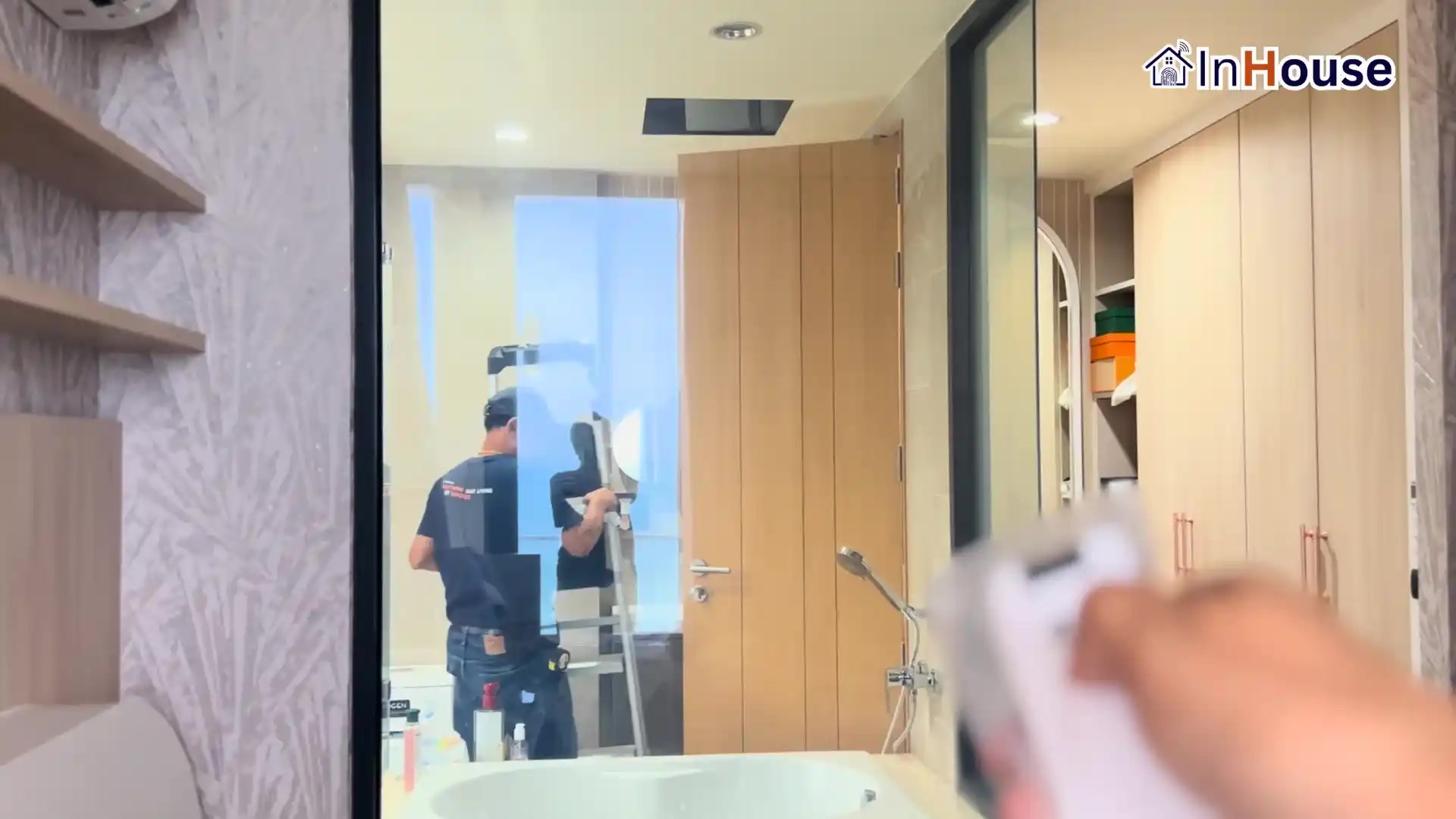 ผลงานติดตั้งฟิล์มไฟฟ้า Taraya Condominium – Seaview Bathroom โดย InHouse Technology