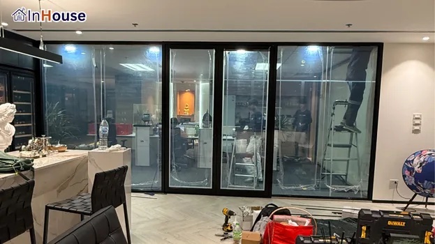 คุมงบได้ ไม่บานปลาย ฟิล์มไฟฟ้า เปลี่ยนกระจกธรรมดาเป็นสมาร์ทกลาส คุมงบได้ — Thai Business Center – ฟิล์มไฟฟ้าห้อง CEO คุมบรรยากาศง่ายไร้ม่านเกะกะ